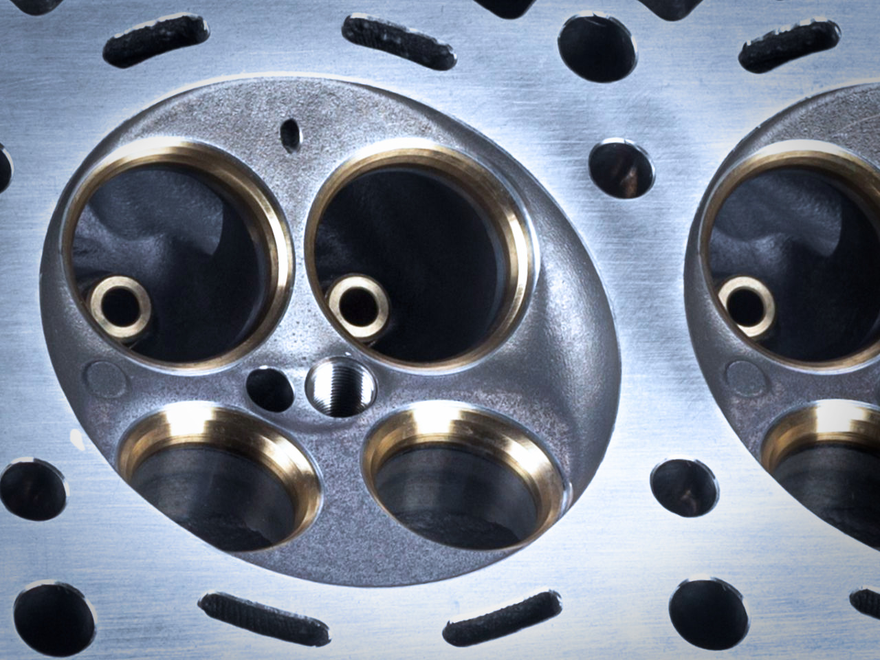 [Translate to Englisch:] Inlet ports of a cylinder head